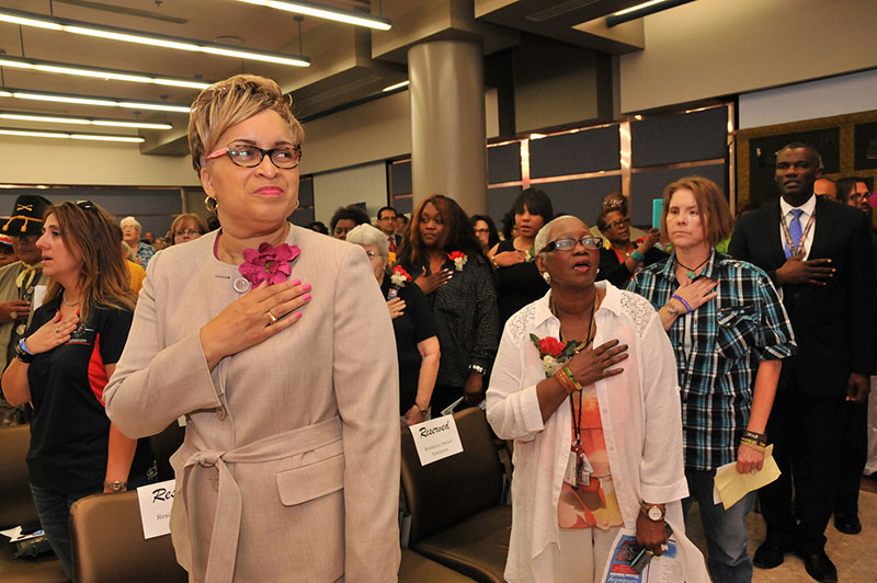 Audience recites the Pledge of Allegiance